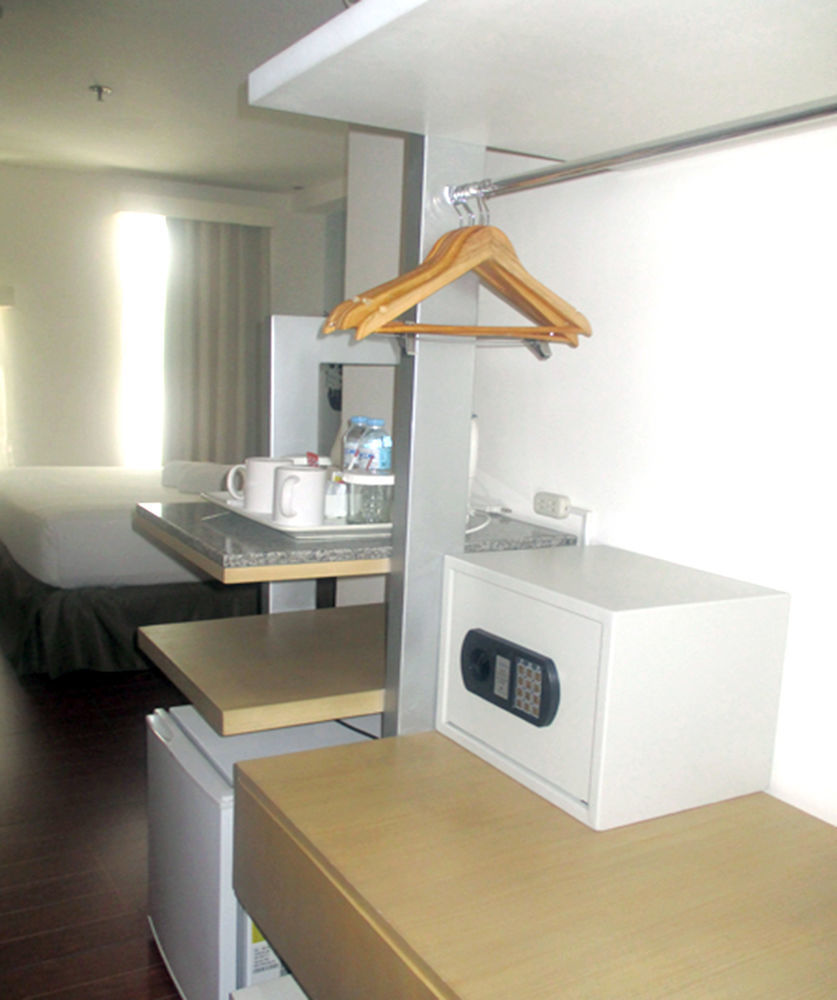 Fersal Hotel Makati Avenue Makati City Zewnętrze zdjęcie